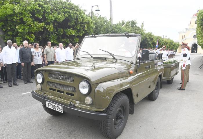 The tribute became a solemn, simple, and moving moment.