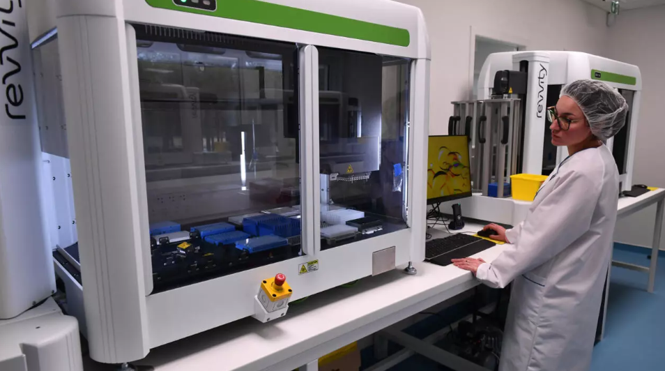 Endometriosis test backed by French government under scrutiny