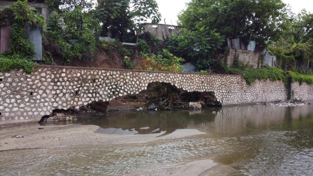 #EyeOnMelissa: Cassia Park residents on edge as landslide threatens their homes
