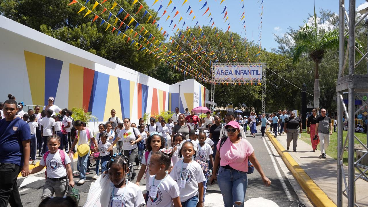 Santo Domingo International Book Fair draws crowds with vibrant cultural program