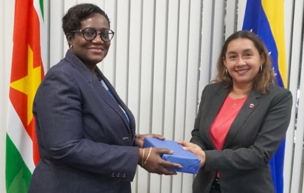 Venezuela offers Suriname cooperation in oil, other areas