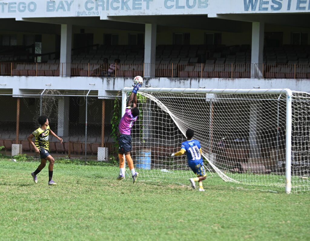 Christiana High, Alphansus Davis book spots in D’Cup Round of 32