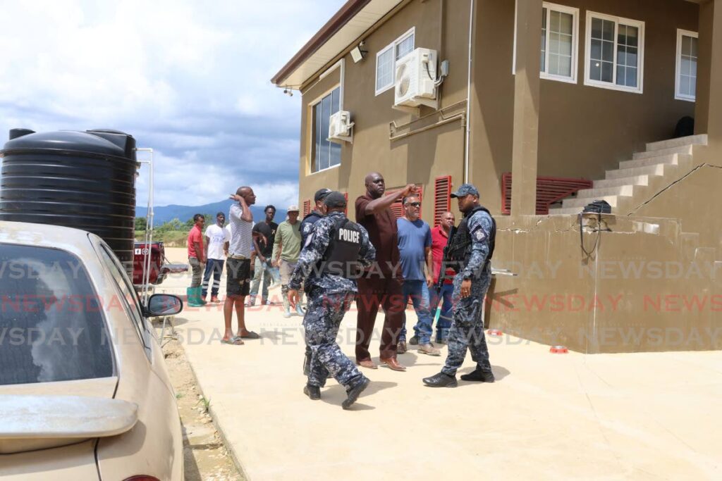 Cops raid illegal quarry in Manuel Congo – 19 arrested