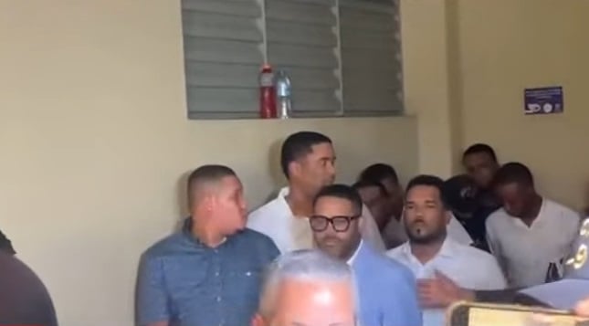 Police officers who killed five people in Santiago even took cell phones from witnesses “to destroy evidence,” according to the Public Prosecutor’s Office.