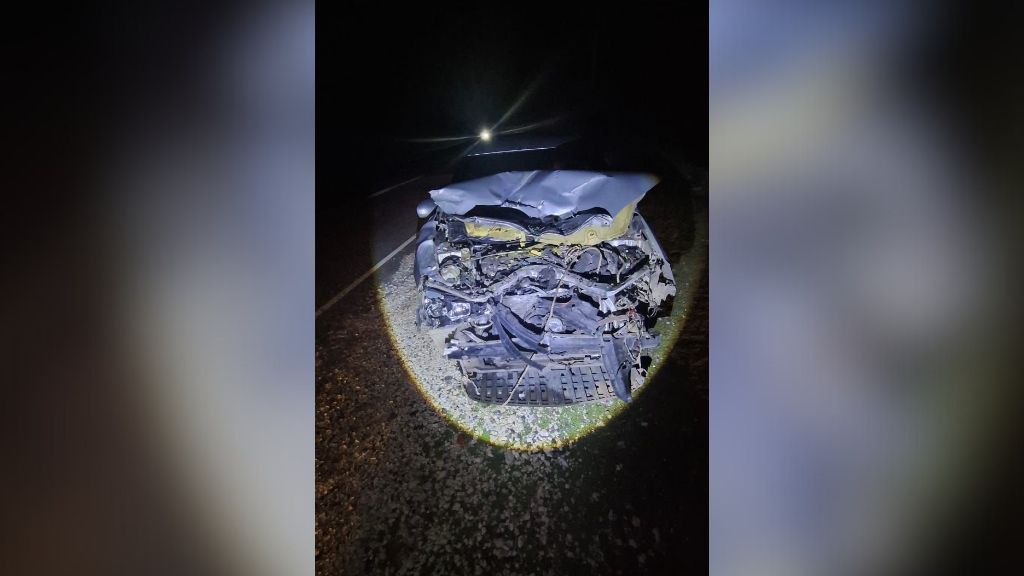 Man hospitalised after slamming into truck on Spur Tree Hill