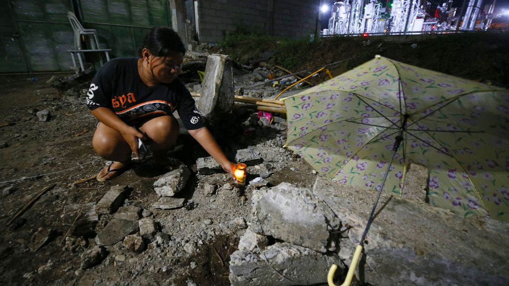 Eight killed as strong quakes strike southern Philippines