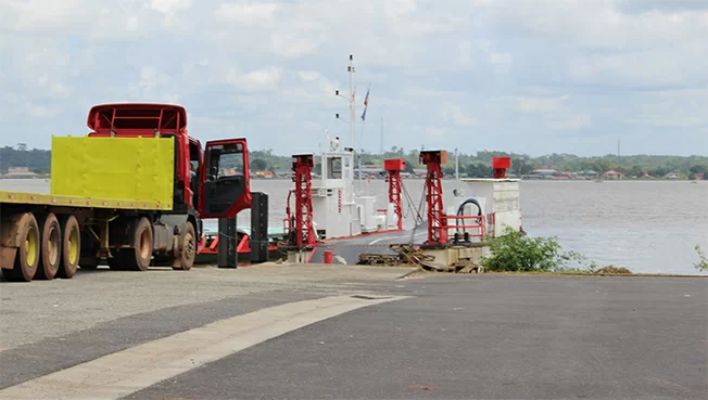 Veerverbinding Albina–St. Laurent ligt stil: reparatie La Gabrielle kan lang duren