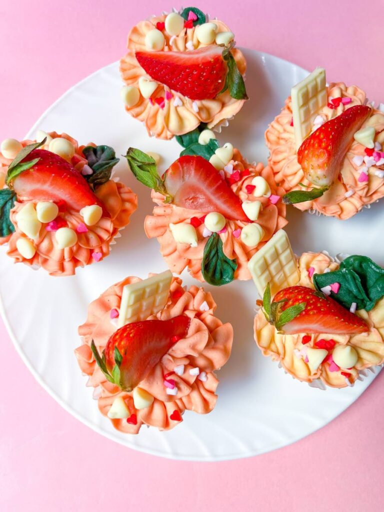 Eggless red velvet cake