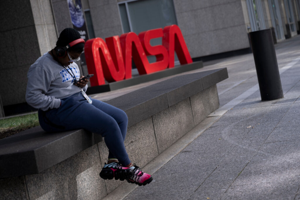 US government shutdown seen dragging into next week