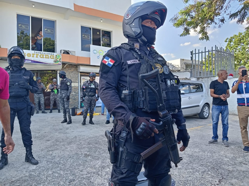 Investigations into the deaths of five people in Santiago are progressing slowly.