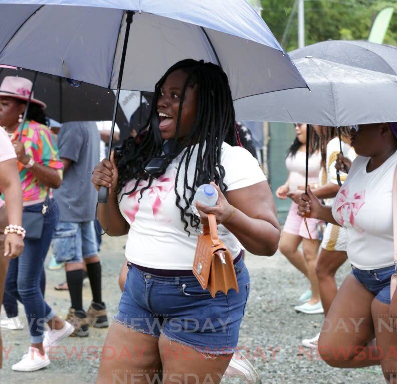 Rain fails to dampen Blue Food Festival