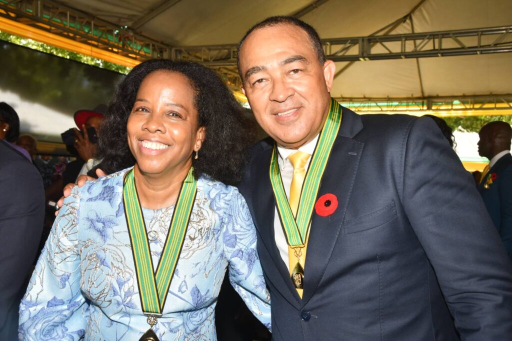 Doc credits national award to colleagues who fought COVID-19