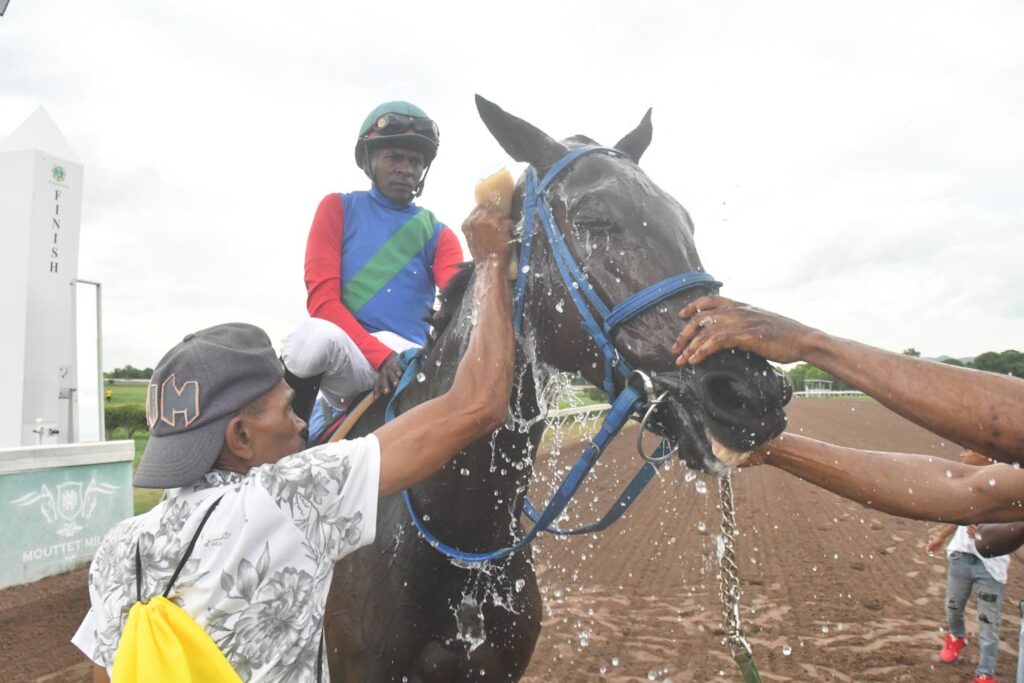 Main Mistress delivers in style, secures Announcers’ Trophy victory