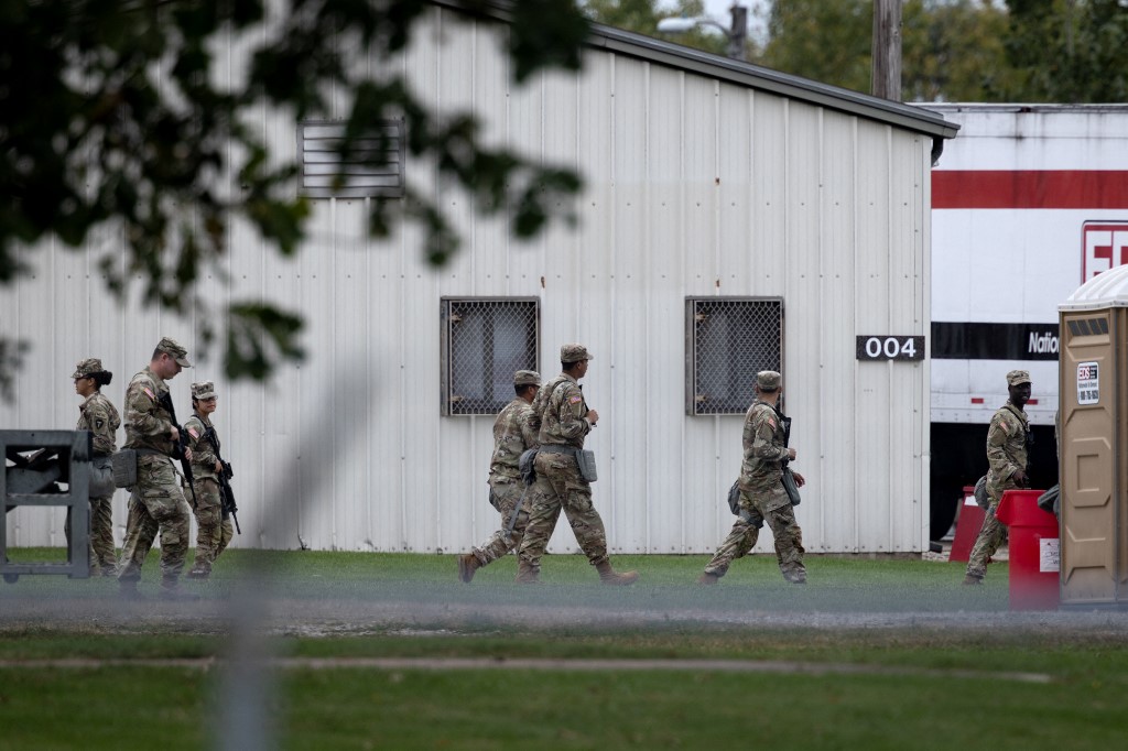 On Trump’s orders, 200 troops from Texas arrive in Illinois