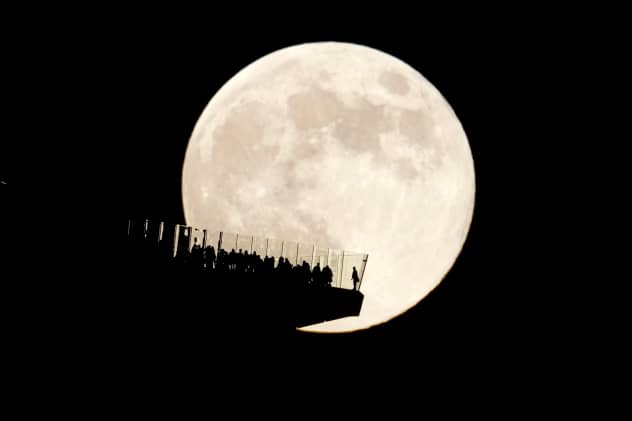 Super Harvest Moon, 2 meteor showers to light up October nights