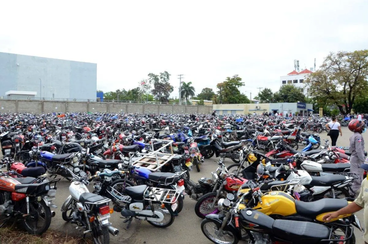 National Police seized more than 1,700 motorcycles in Santiago during operations in the last 30 days.