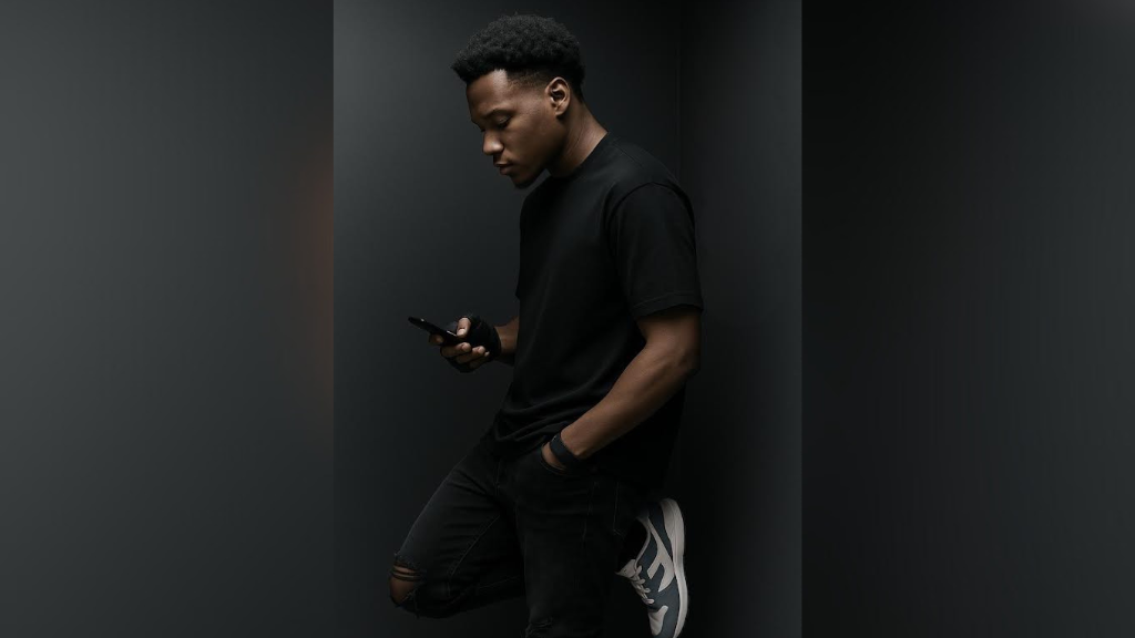 KOLONii moves ‘Forward’