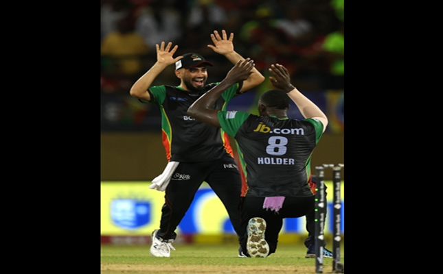 Patriots shock Warriors to keep Playoff hopes alive