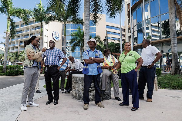 Taxi drivers protest alleged $20 Margaritaville parking fee