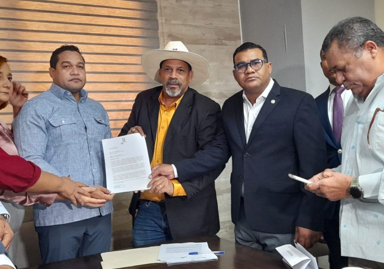 Mayor of Dajabón proposes bill to regulate land sales to foreigners in border provinces