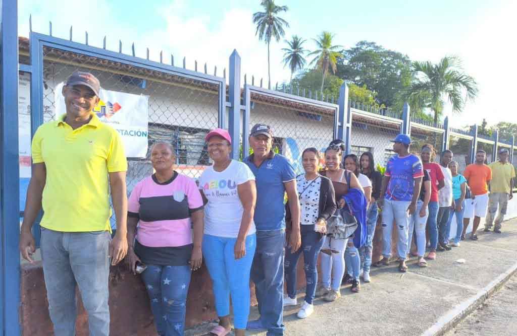 Venezuelans vote in 4th National Popular Consultation (+Photos)