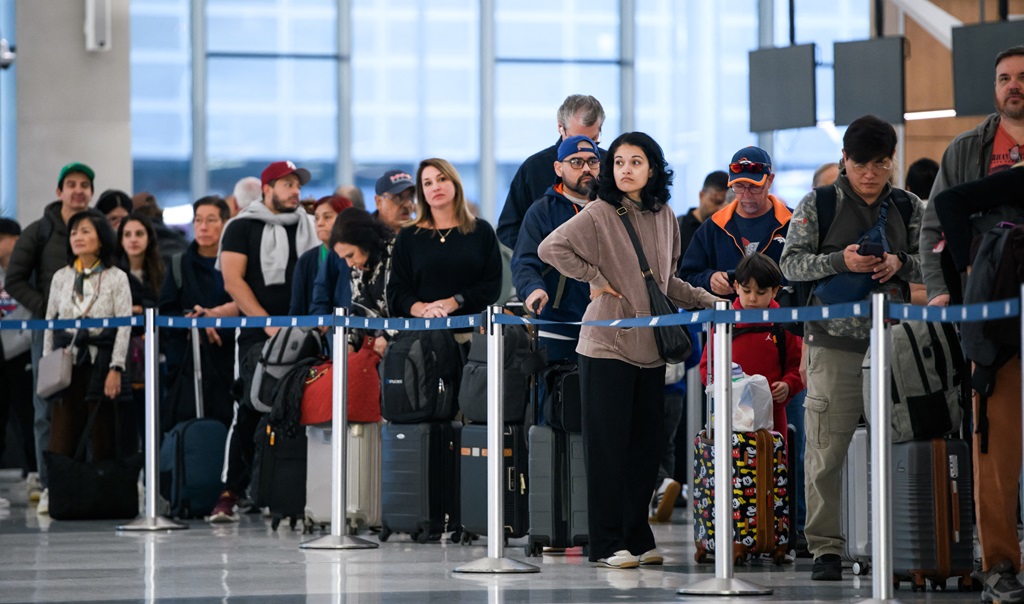 US government shutdown ties record for longest in history