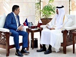Qatar : Laurent Saint-Cyr meets with Prime Minister Al Thani