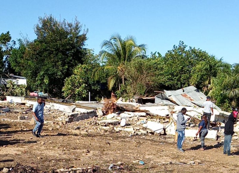 INAPA water tank explosion destroys homes and injures three in San Pedro de Macorís