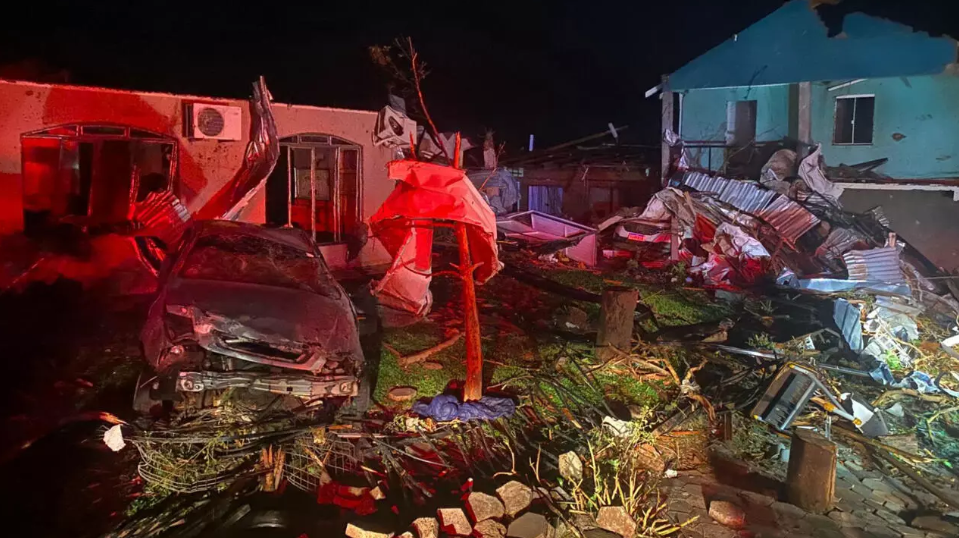 Tornado kills five, injures more than 400 in Brazil