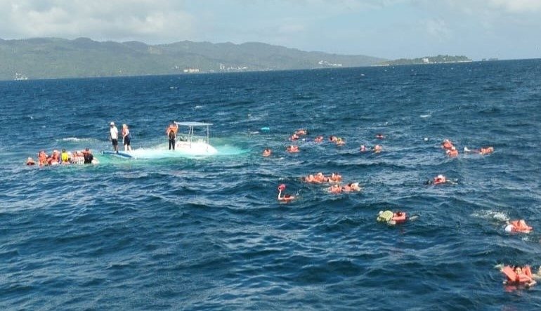 Cruise passengers rescued after catamaran sinks in Samaná Bay