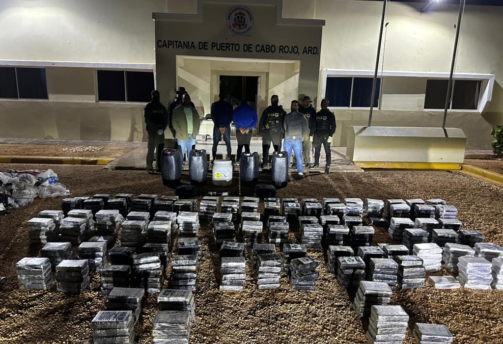 Joint Dominican-US operation halts alleged cocaine-smuggling boat