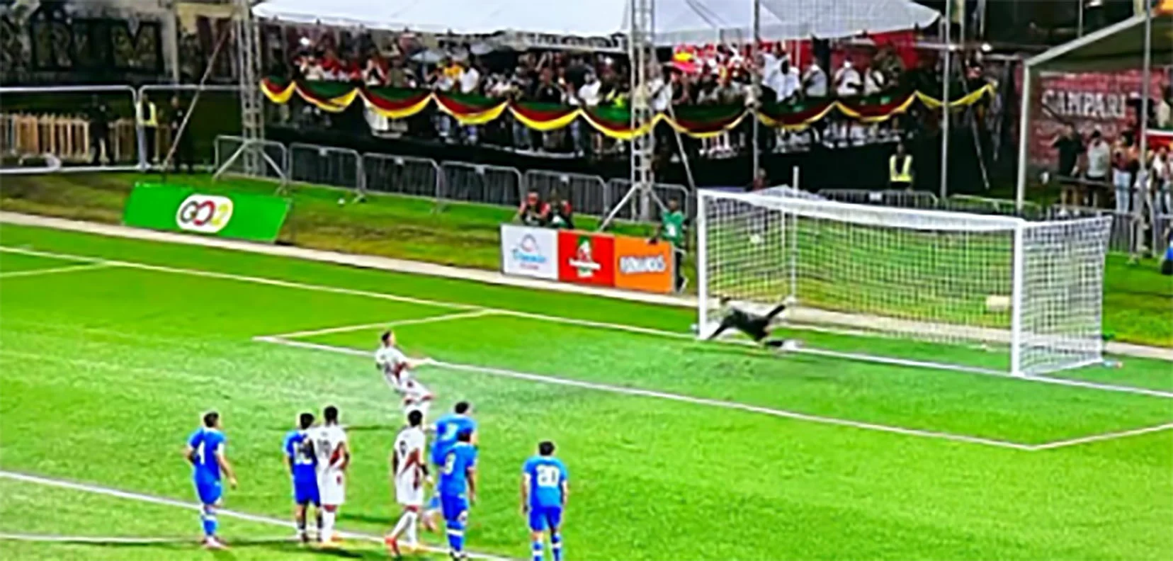 Suriname wint groots (4-0) van El Salvador