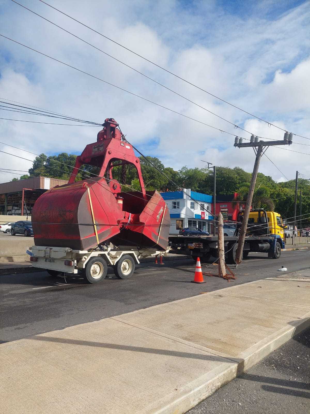 Crane truck snags wires, causes traffic disruption in Wildey
