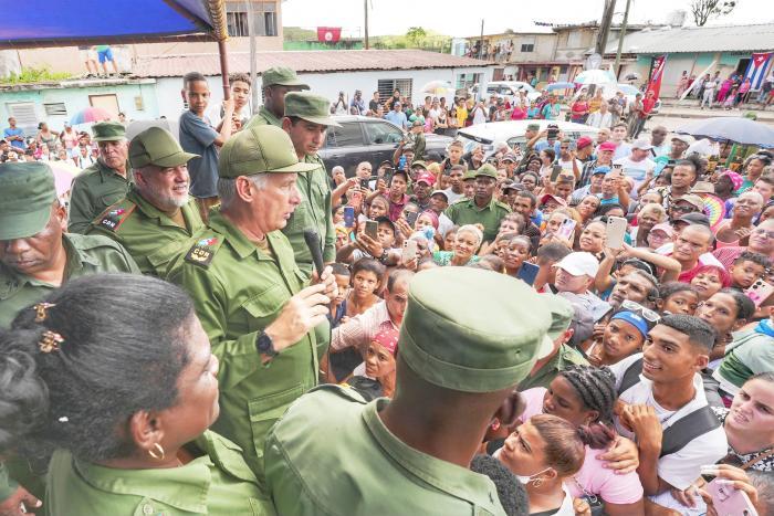 the most difficult moments, we must stand by the people