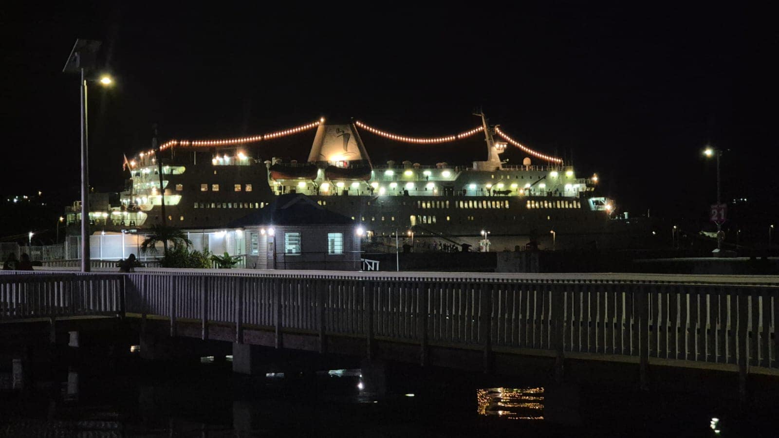 Logos Hope Extends Bookfair Hours Ahead of Departure from Antigua