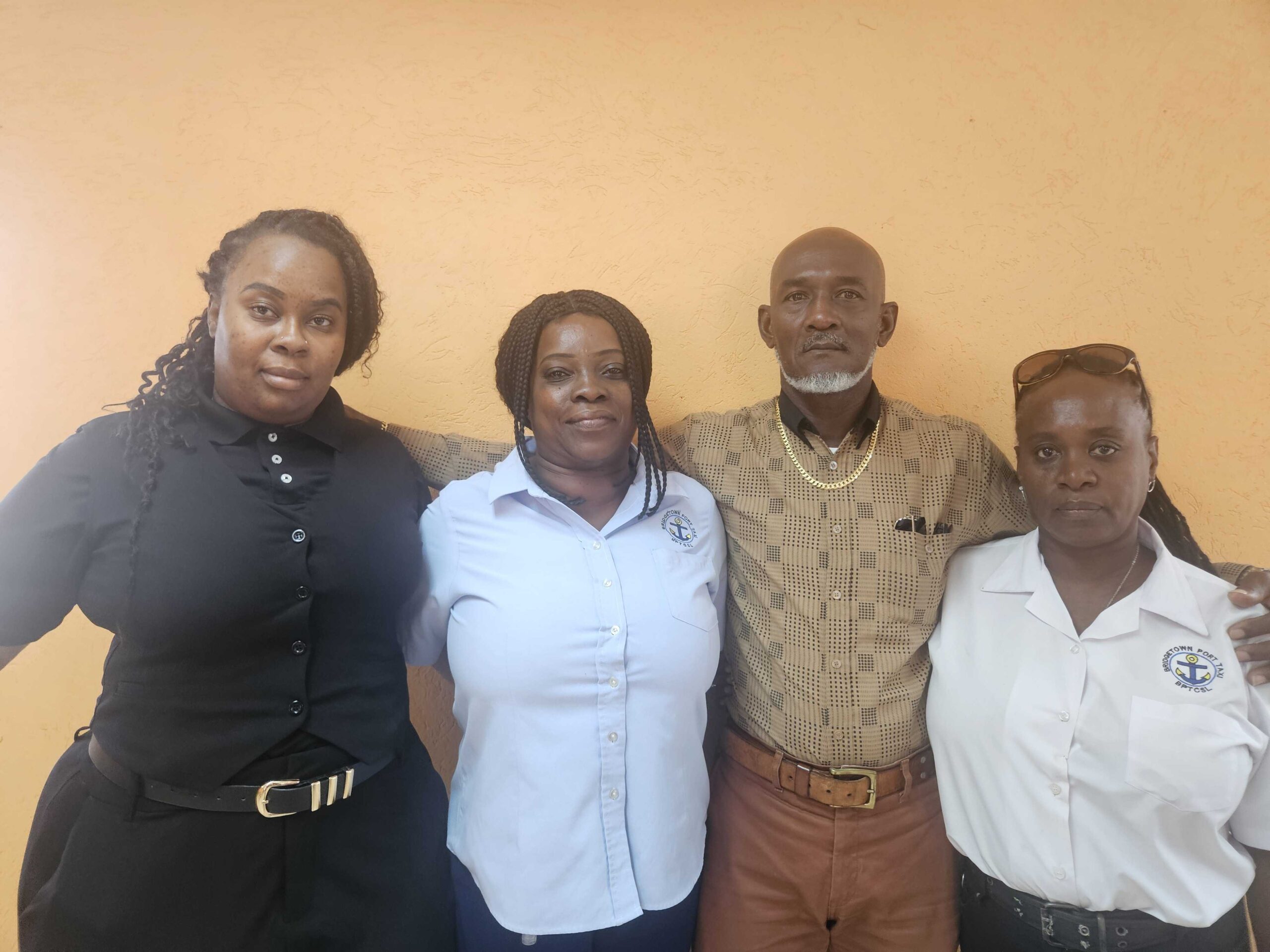 Taxi drivers urged not to join Uber