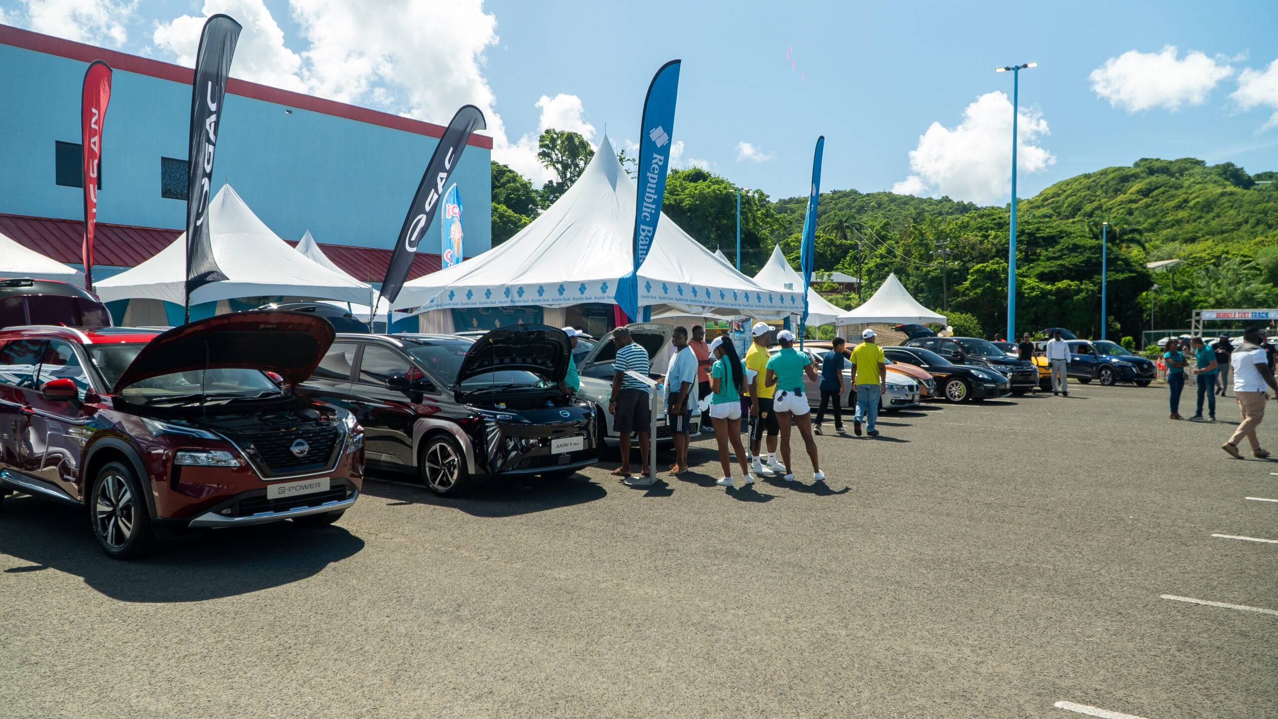 EV Lucian Car Expo Charges Up Sustainable Driving