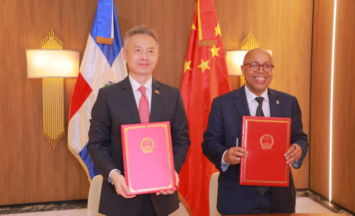 China donates electronic equipment to Dominican Chamber of Deputies