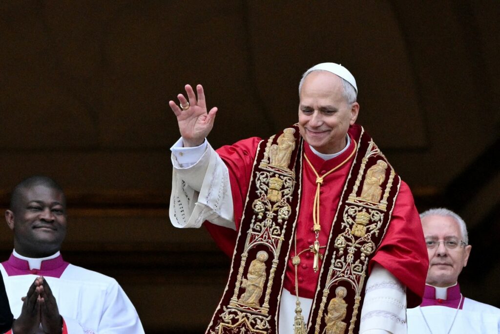 Pope urges Russia, Ukraine dialogue in Christmas blessing