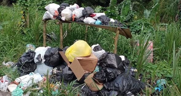 French publication examines garbage disposal problem in DA, says health crisis could be looming