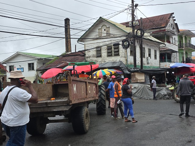 High Court-ordered street vendors removal around Yhip’s bakery suspended