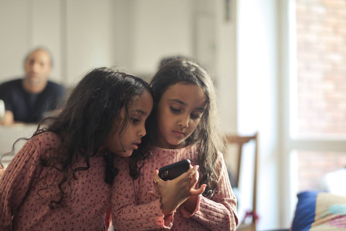 Digital devices dilemma: Managing screen time during the holiday