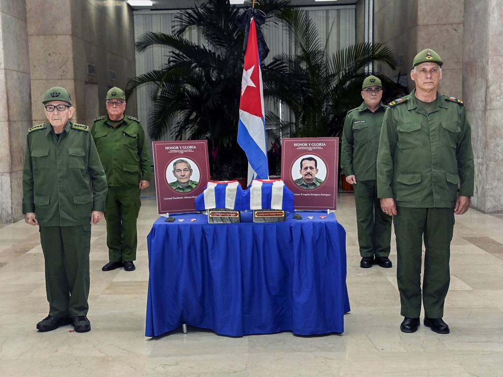 Cuban authorities paid tribute to 32 soldiers killed in Venezuela