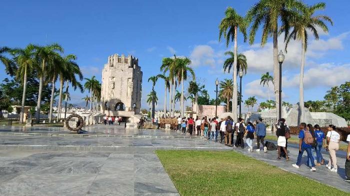 To the Apostle of Independence, the tribute of his people