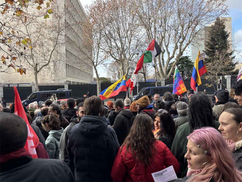 Spain in mass  drives in support of  Venezuela