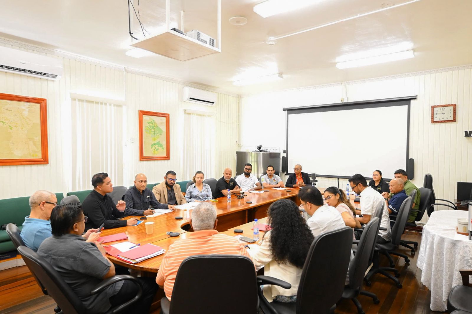 Private sector asks for higher income tax threshold, tax breaks on some businesses in 2026 national budget