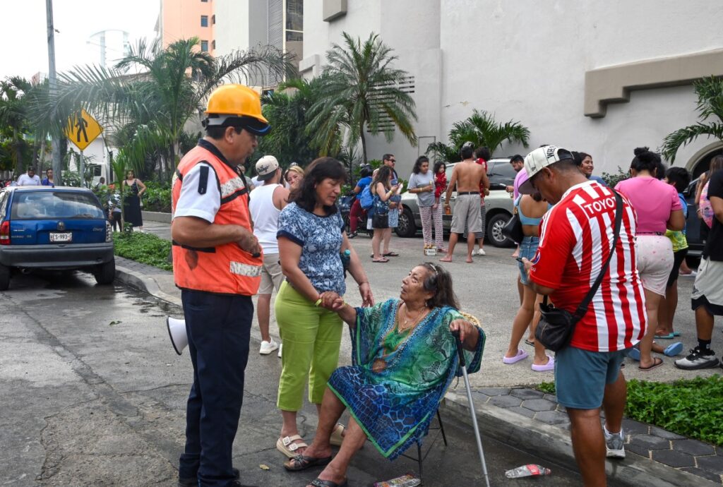 6.5-magnitude quake shakes Mexico City and beach resort