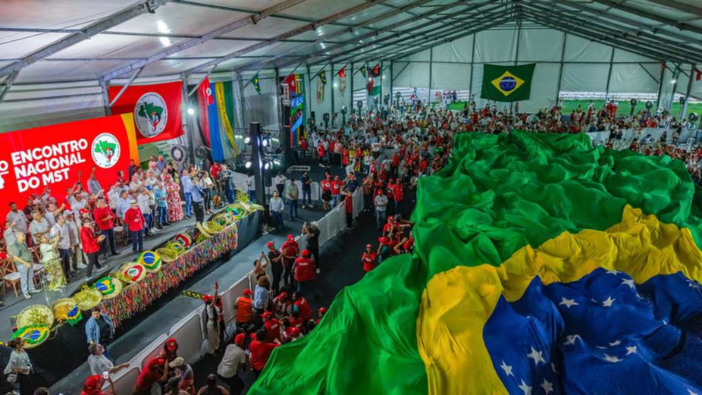 Lula confirms candidacy and highlights historic role of the MST