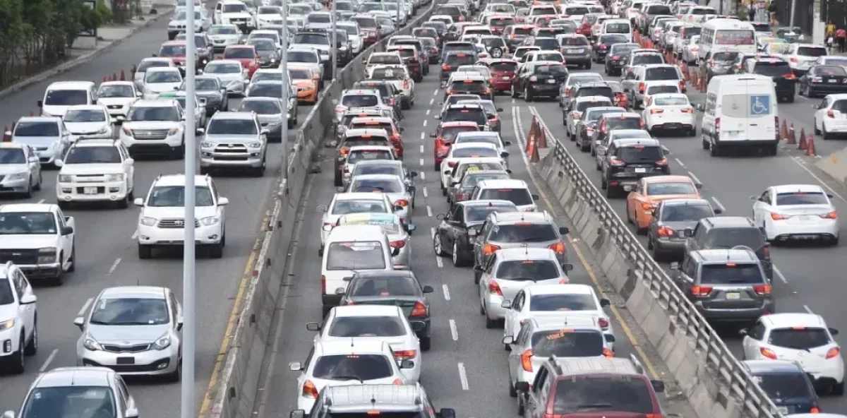 More than 360,000 vehicles still haven’t renewed their registration stickers; less than 24 hours remain before the deadline expires.