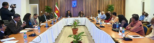 Onderwijsbonden slaan alarm: leerkrachten kunnen niet langer rondkomen